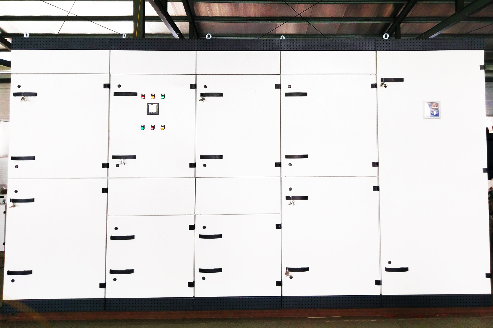 Dự án: Cung cấp tủ điện và thang máng cáp cho Viettinbank Lào