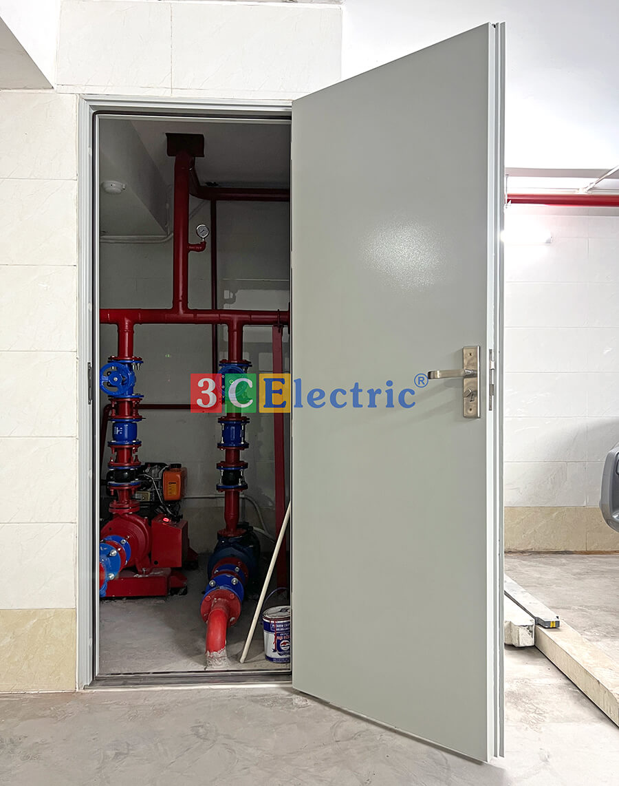 cửa chống cháy lắp tại phòng kỹ thuật nước