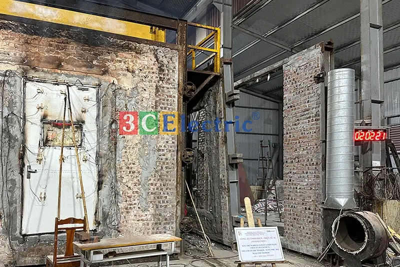 cửa chống cháy có ô kính
