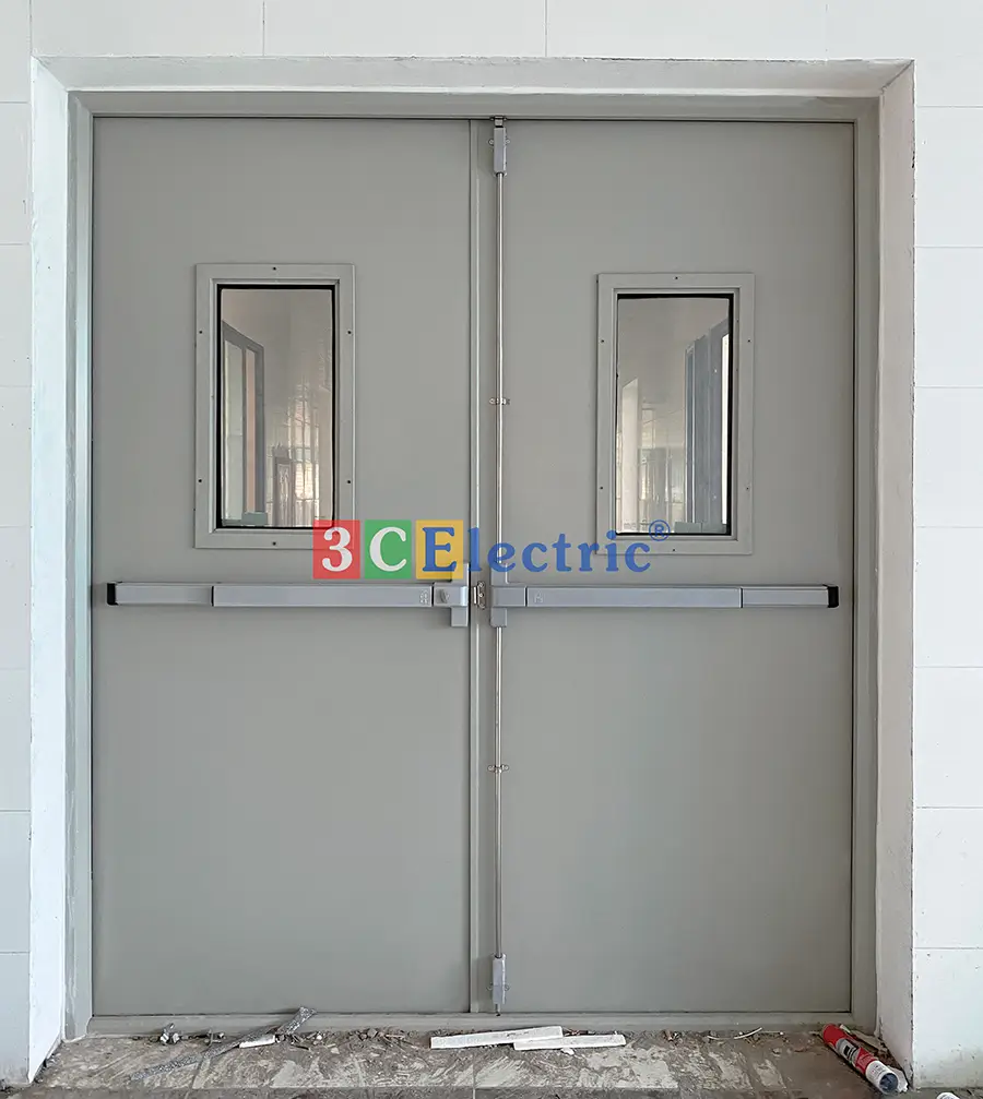 Cửa chống cháy có ô kính
