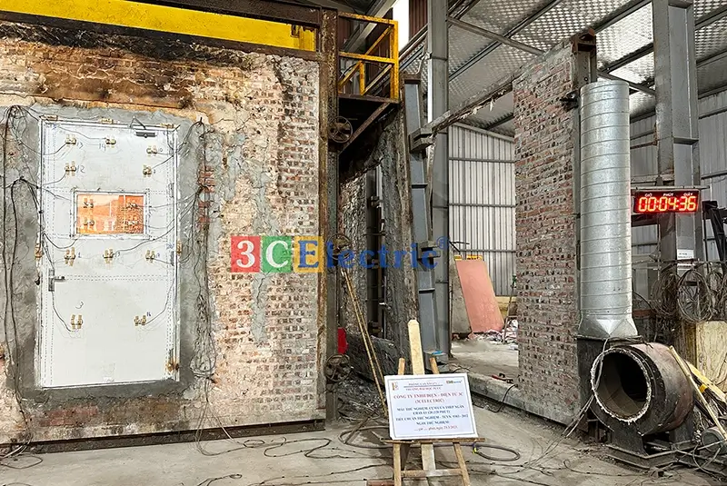 cửa chống cháy có ô kính