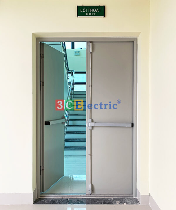 Cửa Thoát Hiểm: Kích Thước Tiêu Chuẩn & Giải Pháp An Toàn