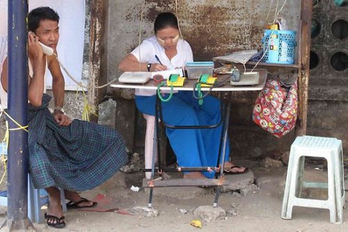 Đối thủ sừng sỏ của Viettel rút khỏi “trận chiến Myanmar”