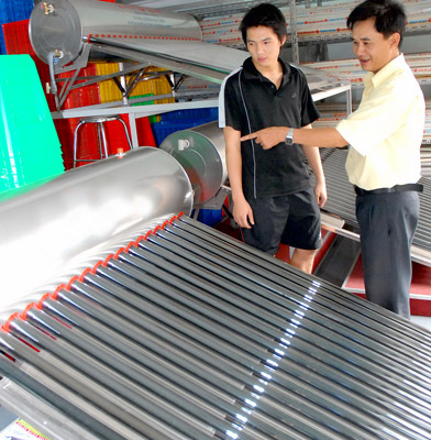 Thị trường máy nước nóng năng lượng mặt trời – Thật, giả lẫn lộn