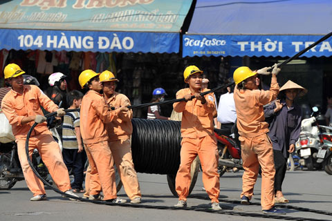 EVN: Thiếu vốn, giá bán thấp là nguyên nhân thiếu điện