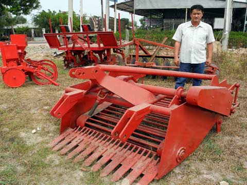 Nông dân và bộ sưu tập máy móc tự chế